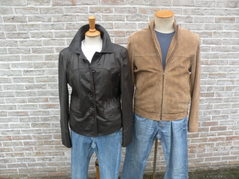 Vente exeptionnelle de vêtements de cuir, pour dammes et hommes.