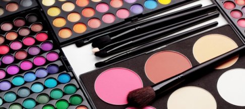 Vente du stock maquillages et bijoux  