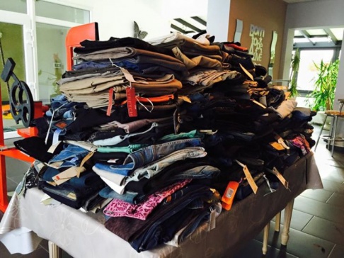 Destockage de jeans de marque et de toute taille - 50% sur prix afficher - 2