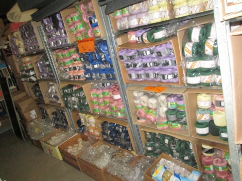 Déstockage/Soldes de laine a tricoter et autres produits  a bricoler - 3