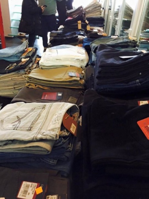 Destockage de jeans de marque et de toute taille - 50% sur prix afficher - 3