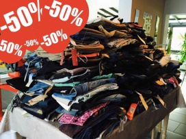 Destockage de jeans de marque et de toute taille - 50% sur prix afficher
